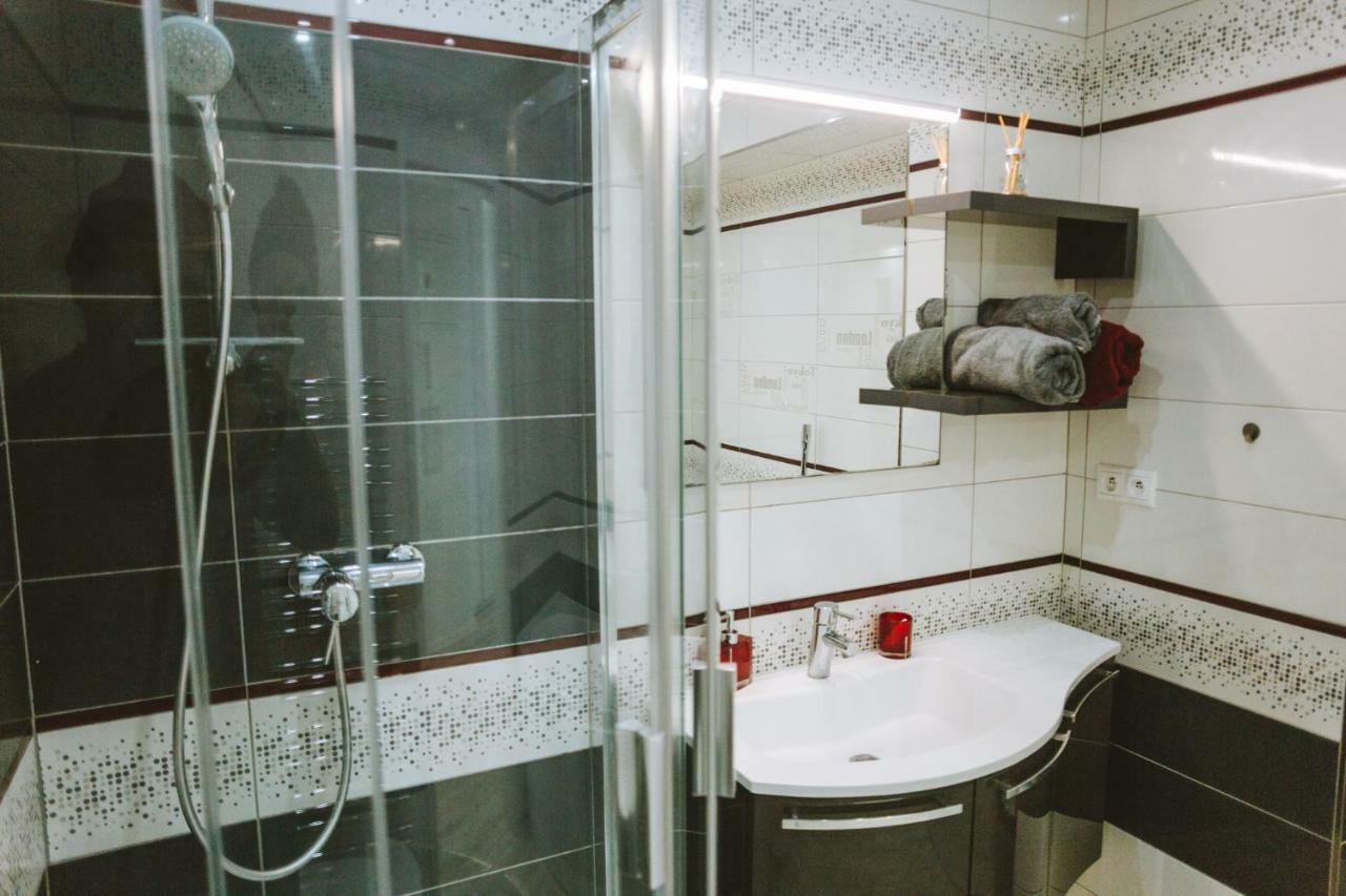Design Apartment, The City Centre Close To The Health Spa Piest'any Dış mekan fotoğraf