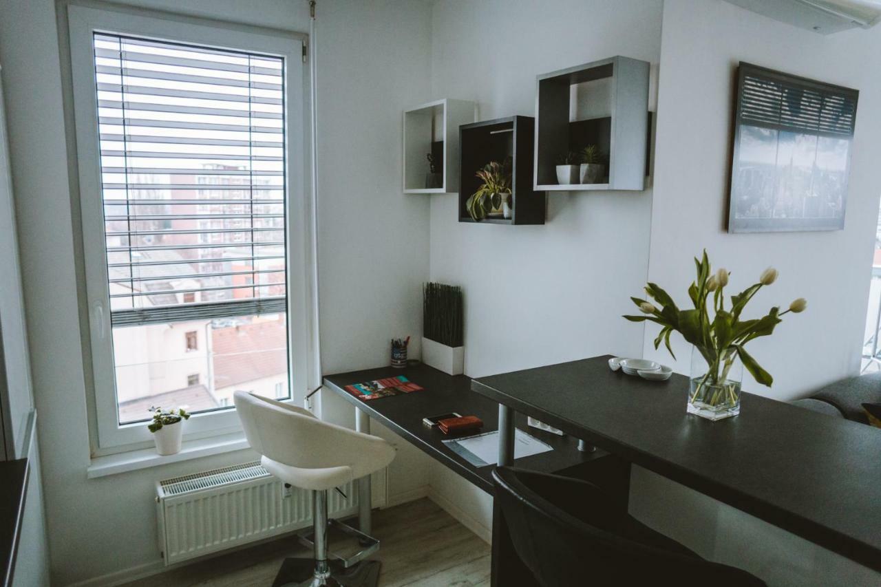 Design Apartment, The City Centre Close To The Health Spa Piest'any Dış mekan fotoğraf